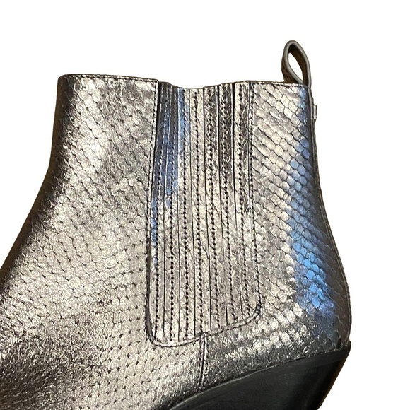 MICHAEL KORS Sinclair Metallic Embossed Silver Leather Swiftie Cowboy Boot 6 - Picture 11 of 16